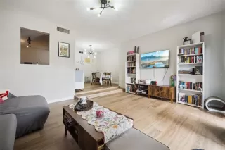 Photo #4: O6392125 Listing 