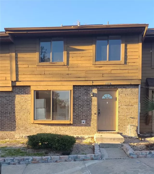 MLS: O6392224 Condo For Sale