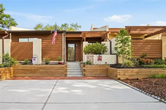 MLS: O6392671 Condo For Sale