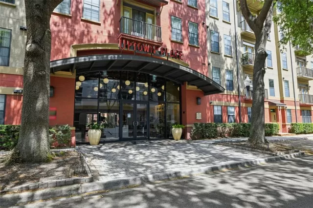 MLS: O6394187 Condo For Sale