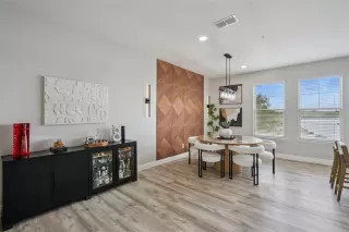 Photo #5: O6395155 Listing