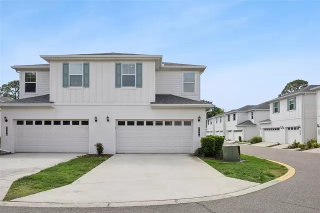 MLS: O6396035 Condo For Sale