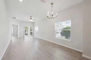 Photo #5: O6396035 Listing