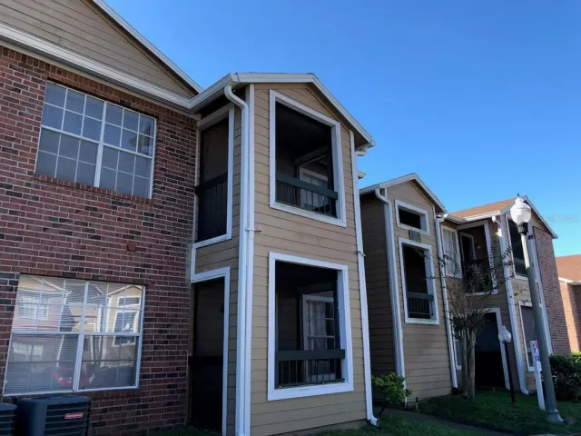 MLS: O6397333 Condo For Sale