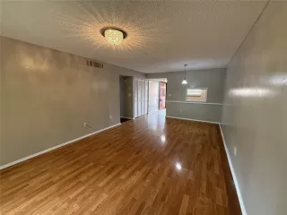 Photo #5: O6397365 Listing 