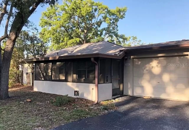 MLS: O6397636 Condo For Sale