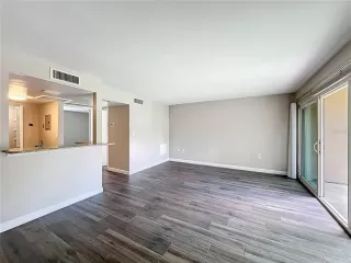 Photo #5: O6397921 Listing