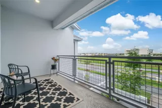 Photo #1: O6398768 Listing