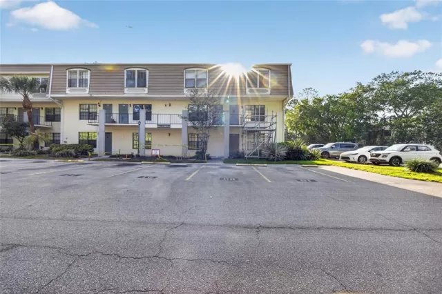 MLS: O6399391 Condo For Sale