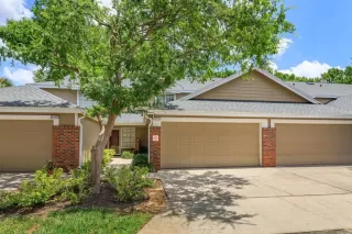 Browse active condo listings in OAK HARBOUR