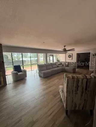 Photo #5: O6400615 Listing 