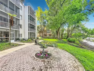 More Details about MLS # O6400996 : 1100 DELANEY AVENUE UNIT F106