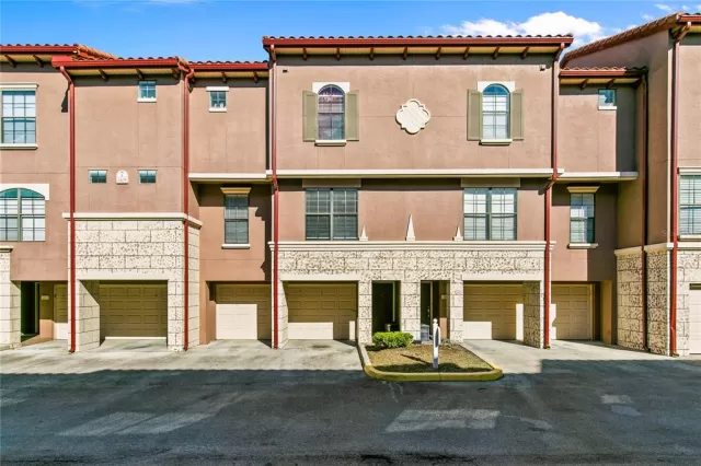 MLS: O6401713 Condo For Sale