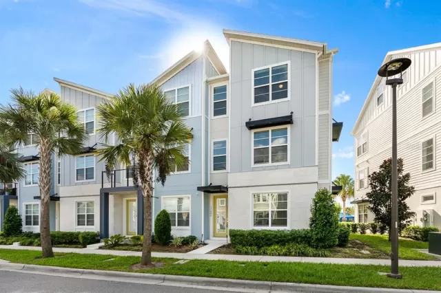 MLS: O6403589 Condo For Sale