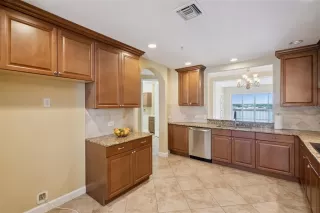 Photo #5: O6404038 Listing 