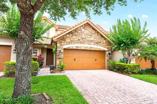MLS: O6405039 Condo For Sale