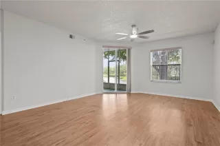 Photo #6: O6406216 Listing 