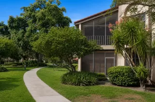 Photo #5: O6407045 Listing