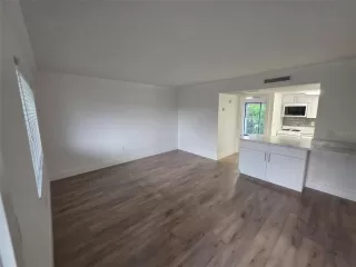 Photo #4: O6407471 Listing 