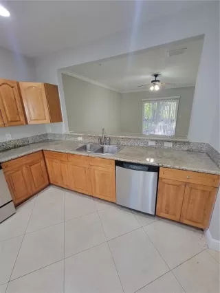 Photo #5: O6408141 Listing
