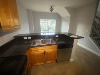 Photo #5: O6408149 Listing