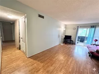 Photo #2: O6408672 Listing