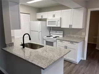 Photo #5: O6408916 Listing