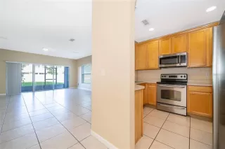 Photo #5: O6408971 Listing