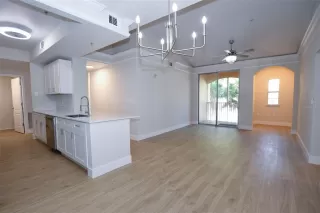 Photo #6: O6409384 Listing
