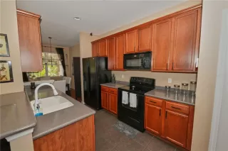 Photo #5: O6409952 Listing