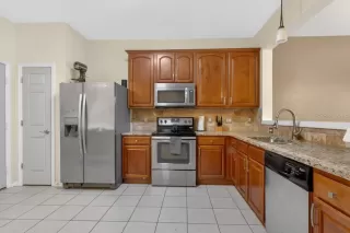 Photo #5: O6410052 Listing