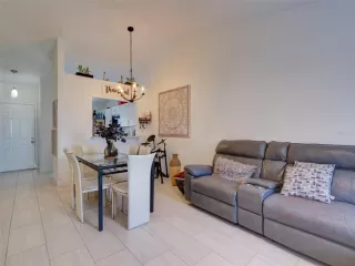 Photo #5: O6410135 Listing 