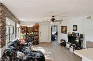 Photo #5: O6410327 Listing