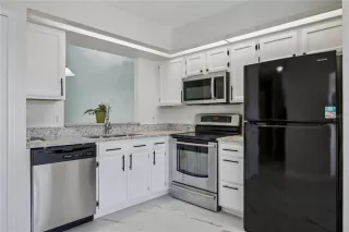 Photo #6: O6410631 Listing