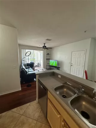 Photo #5: O6410790 Listing