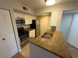 Photo #5: O6410885 Listing