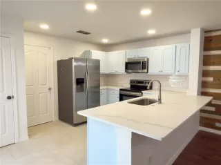 Photo #6: O6411080 Listing