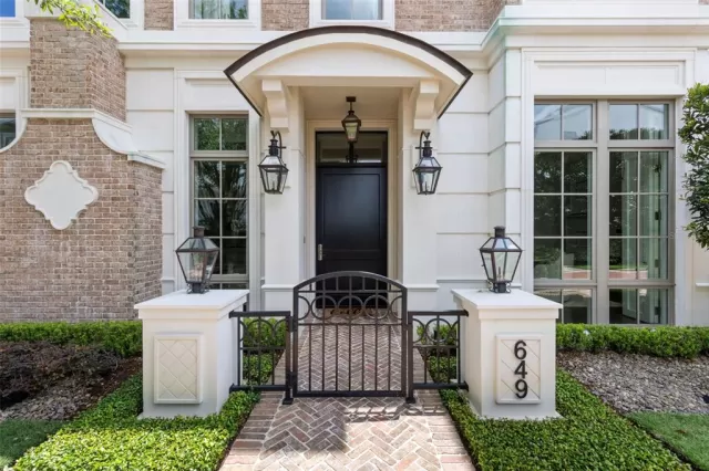 MLS: O6411141 Condo For Sale