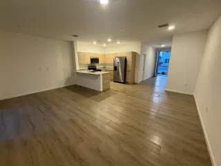 Photo #5: O6411174 Listing
