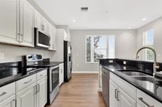 Photo #6: O6411195 Listing