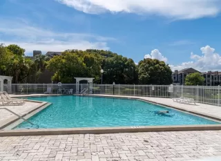 Photo #2: O6411340 Listing