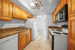 Photo #5: O6412110 Listing