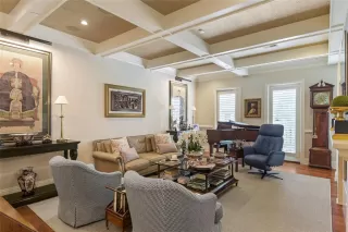 Photo #1: O6412134 Listing