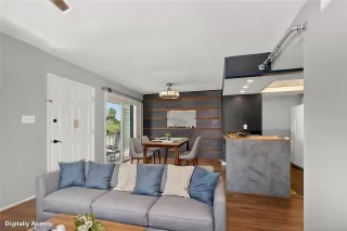 Photo #5: O6412177 Listing