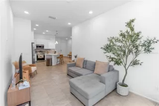 Photo #5: O6414665 Listing