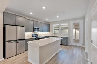 Photo #5: O6416477 Listing