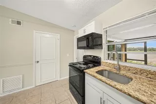 Photo #3: O6416917 Listing