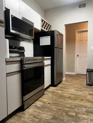 Photo #5: O6417843 Listing