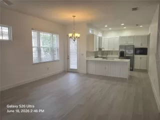 Photo #5: O6418264 Listing