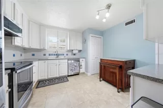 Photo #5: O6419048 Listing